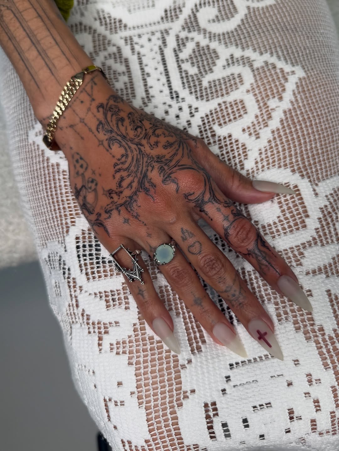Tattoo by @luahills.tattoos — fine_line, ornamental