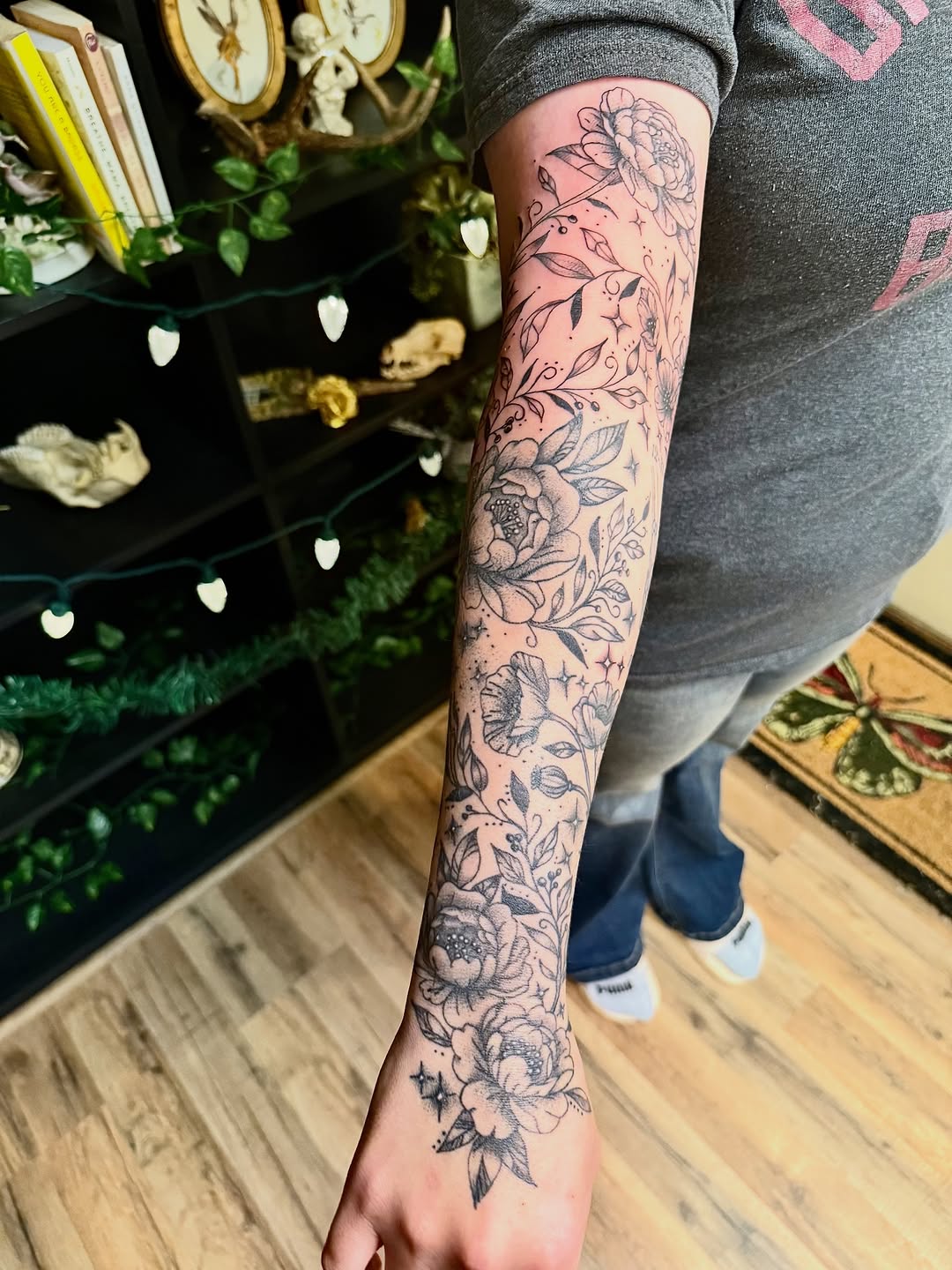 Tattoo by @honeyrosetattoo — fine_line