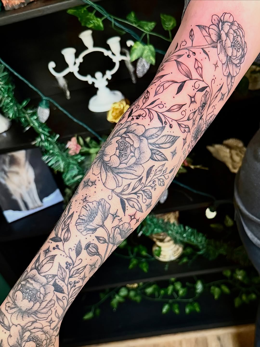 Tattoo by @honeyrosetattoo — fine_line
