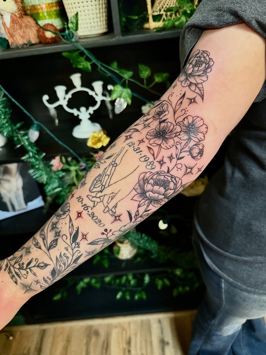 Tattoo by @honeyrosetattoo — fine_line