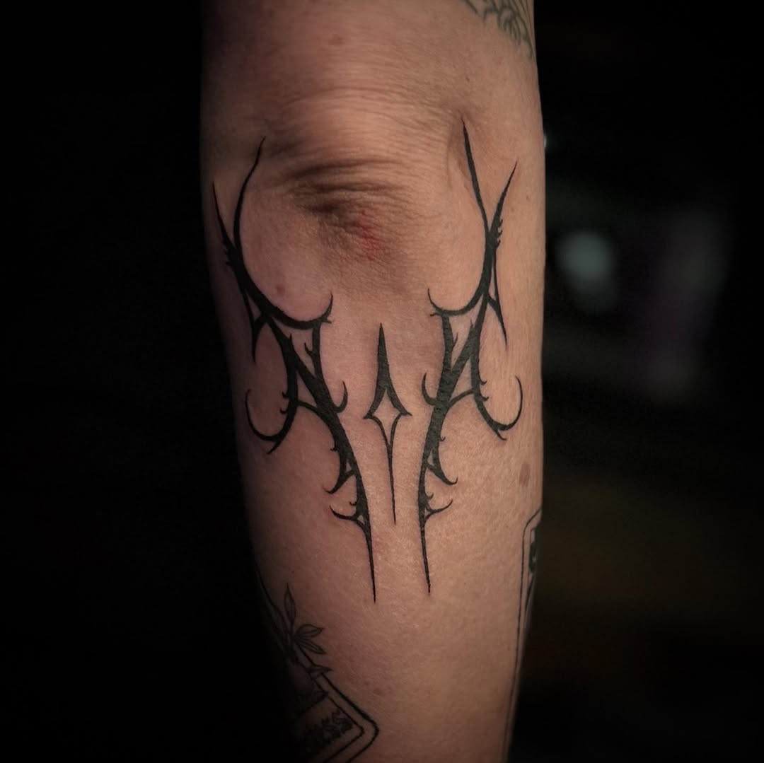 Tattoo by @tinarosetattoos — blackwork, illustrative
