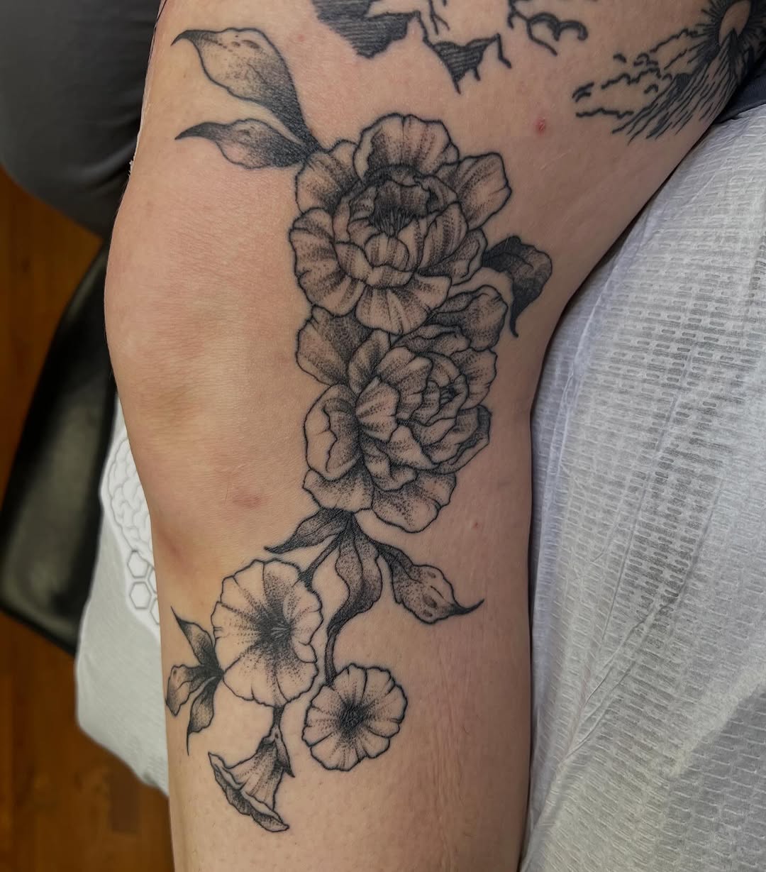 Tattoo by @acampart — black_and_grey, dotwork