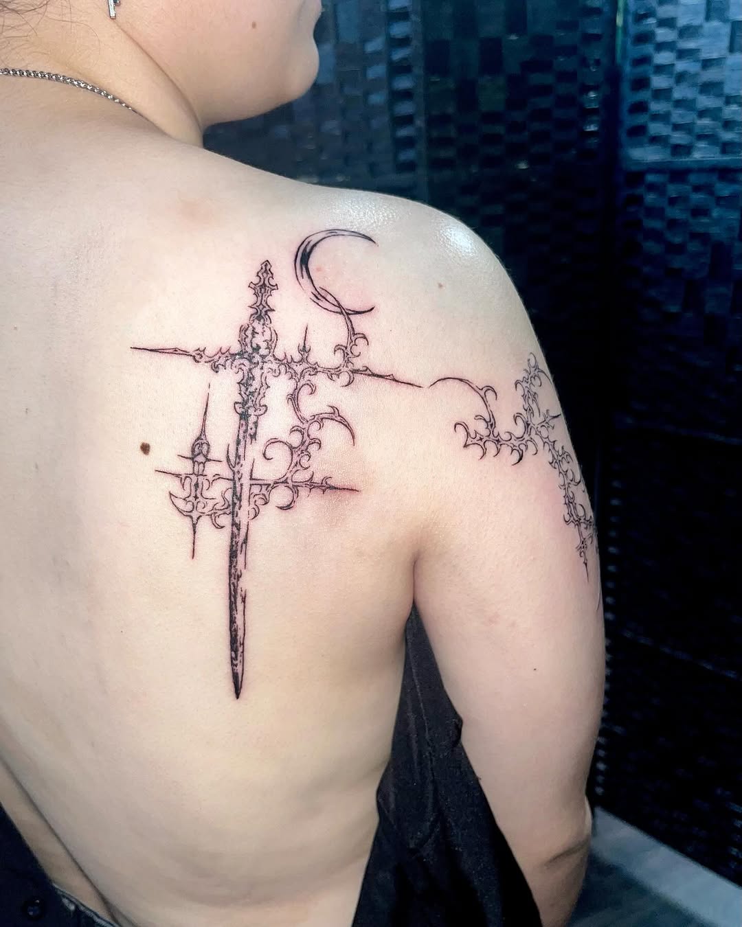 Tattoo by @mwah.ttt — fine_line, ornamental