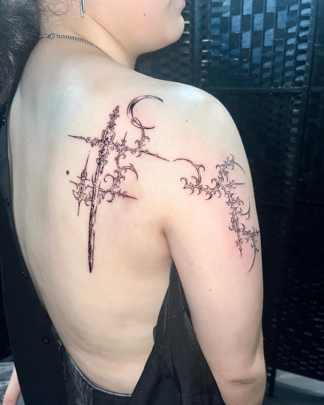 Tattoo by @mwah.ttt — fine_line, ornamental
