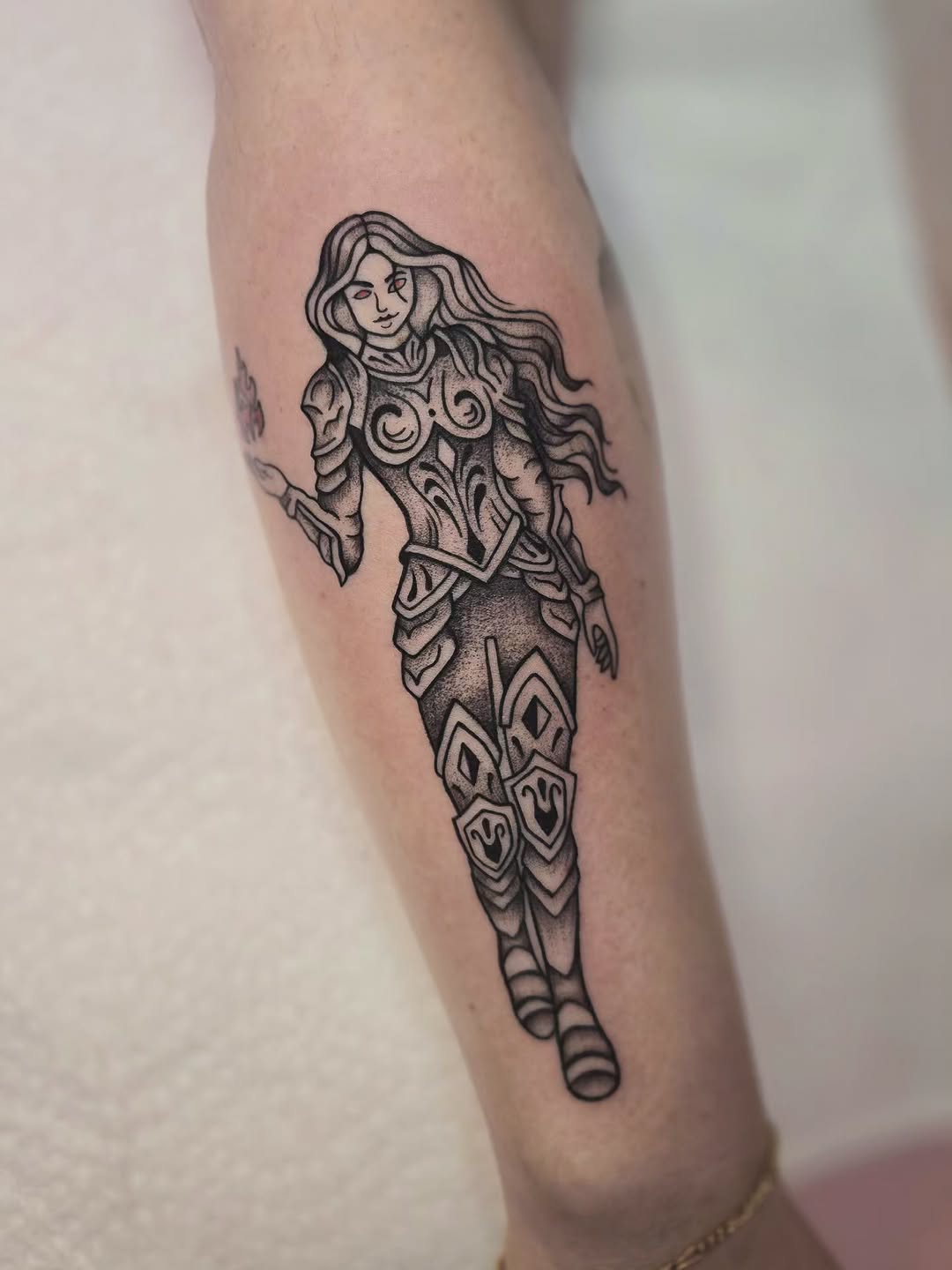 Tattoo by @kirstielewtattoo β blackwork