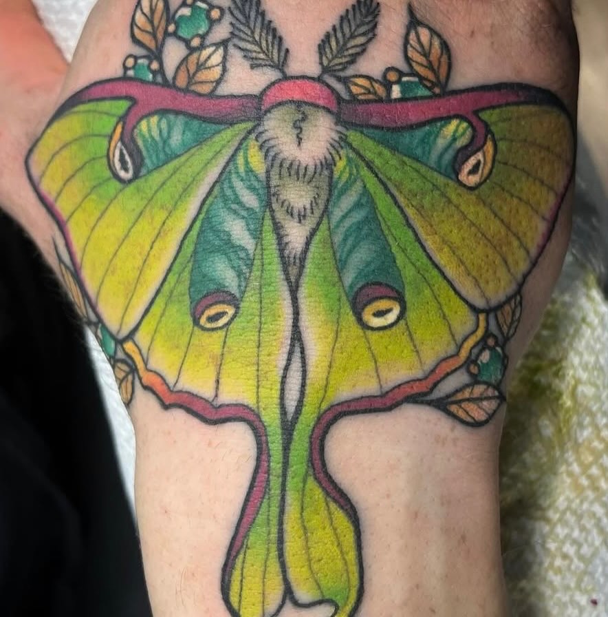 Tattoo by @la_ciscolita — neo_traditional, realism