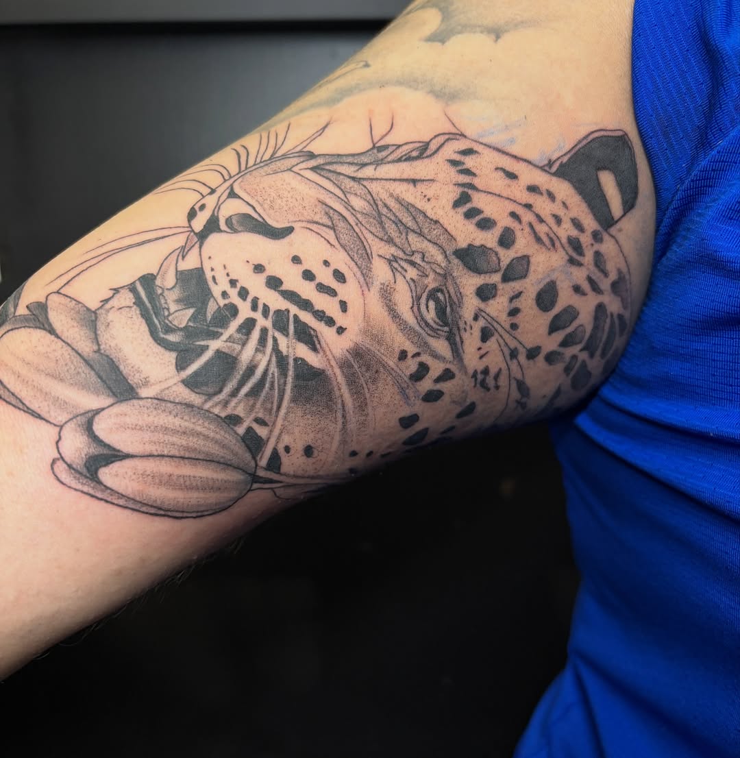 Tattoo by @alt.eredcanvas — black_and_grey