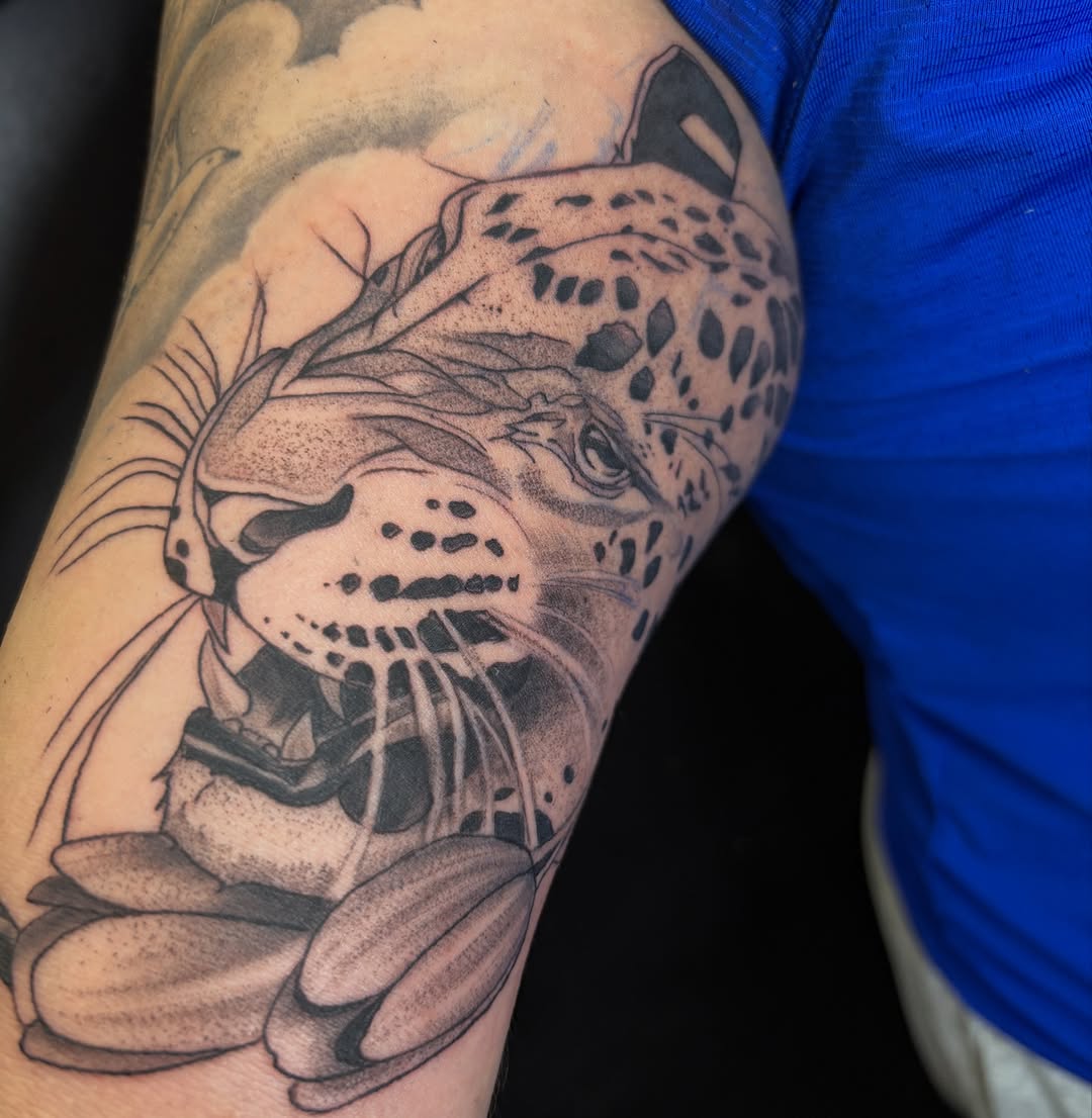 Tattoo by @alt.eredcanvas — black_and_grey