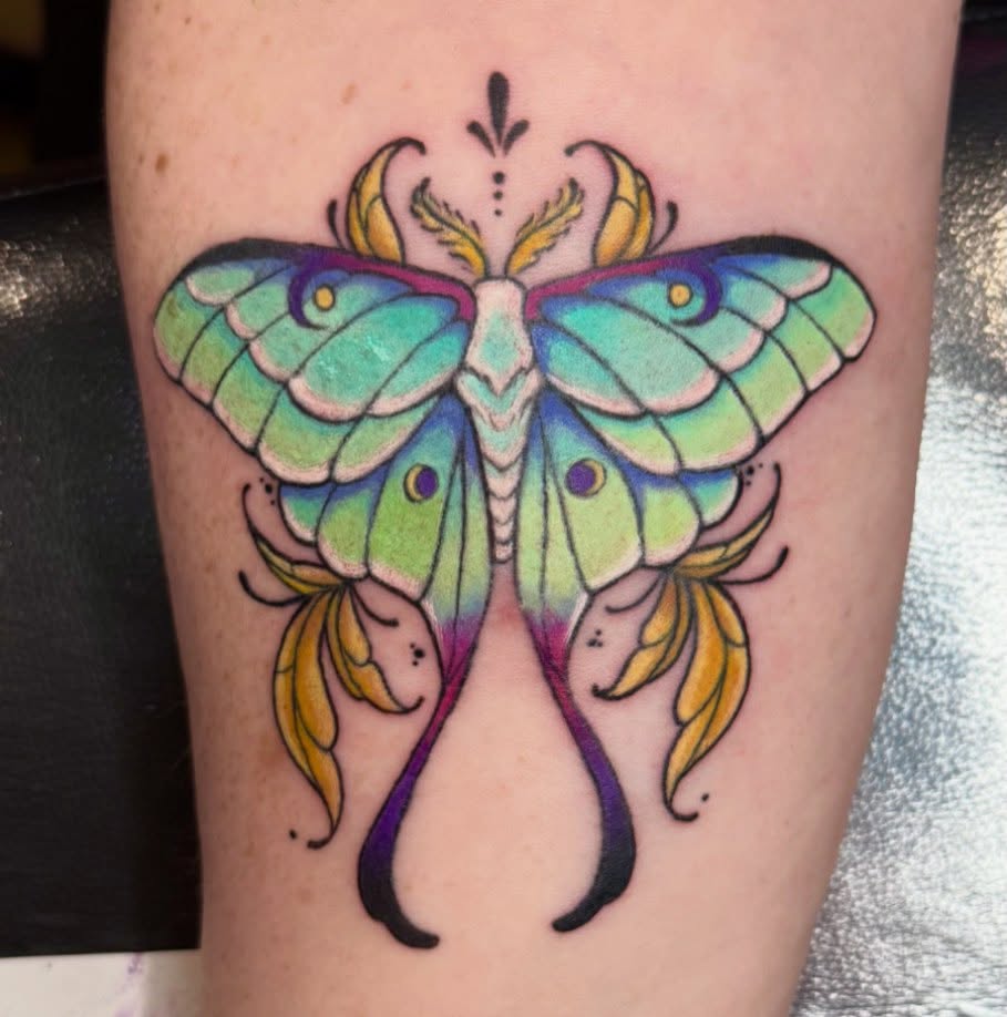 Tattoo by @mirkwood.ink — illustrative, realism