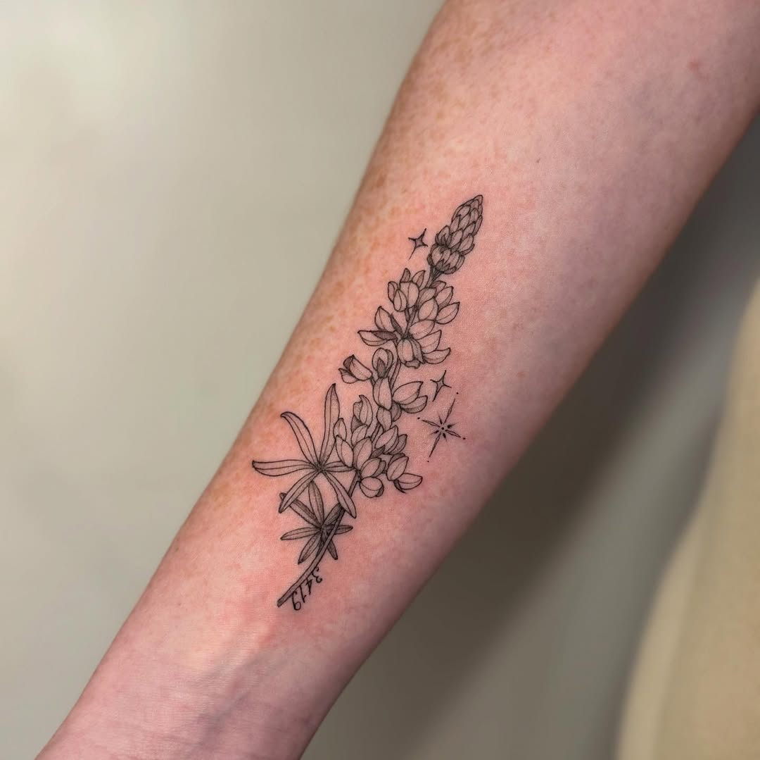Tattoo by @liannadefleur โ fine_line