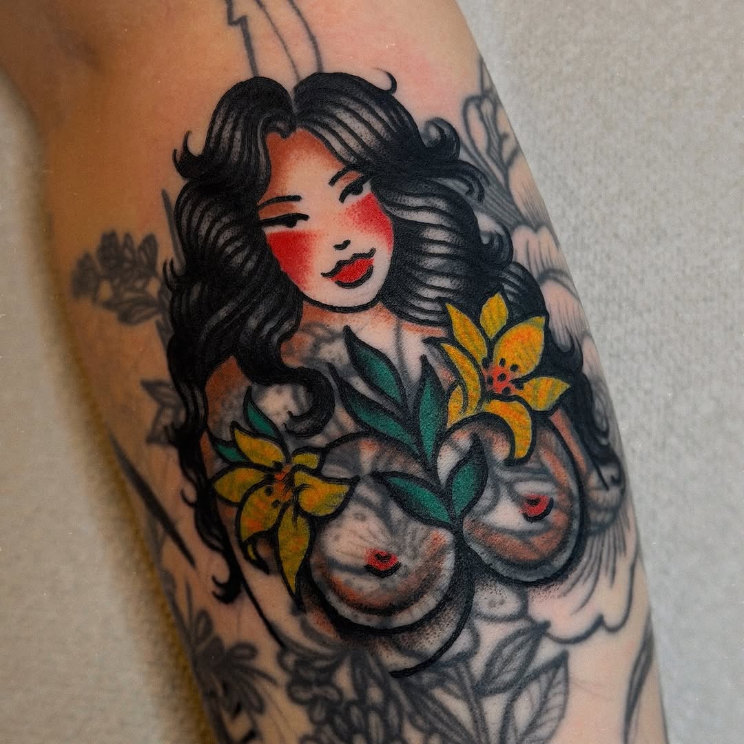 Tattoo by @lindseebeetattoo โ american_traditional