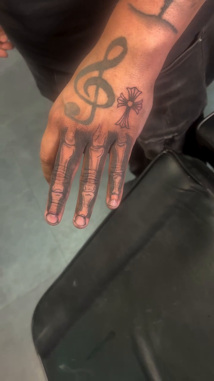 Tattoo by @tattsbypressa — blackwork, illustrative