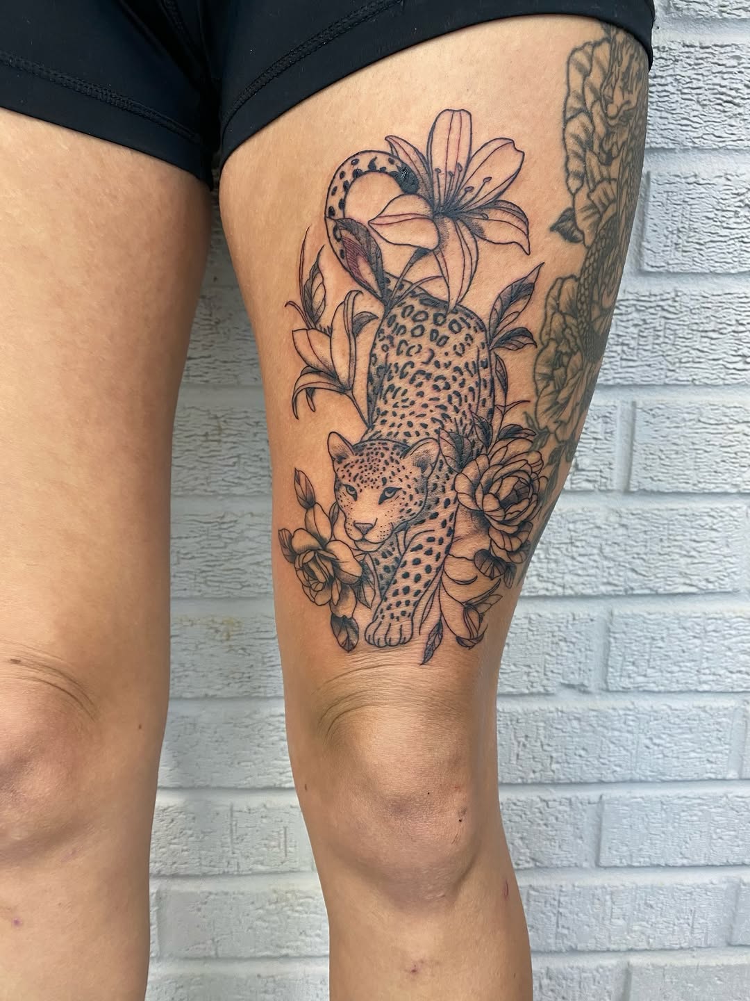 Tattoo by @mozzarellena_tattoos โ black_and_grey