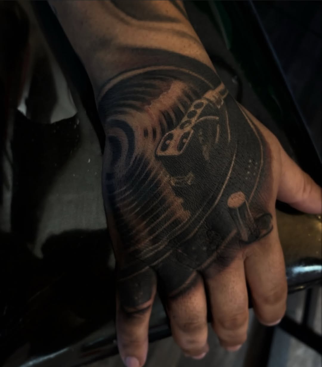 Tattoo by @awztattoos — blackwork