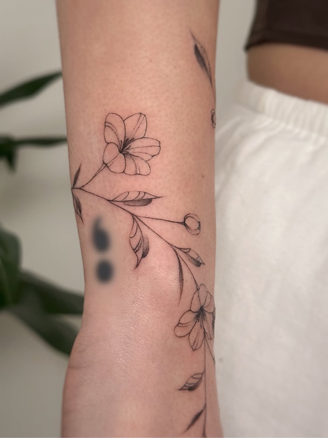 Tattoo by @giannatattoos — fine_line, illustrative