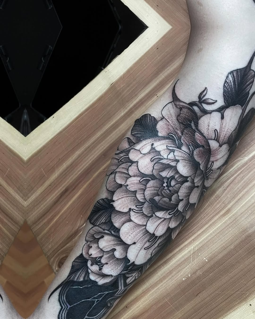 Tattoo by @rahe.emjacobs — black_and_grey