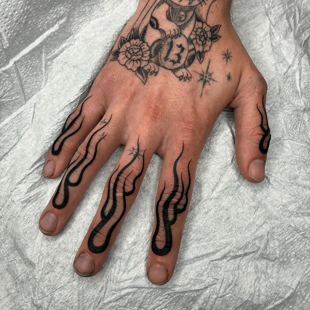 Tattoo by @tiyannagarlic — blackwork, fine_line