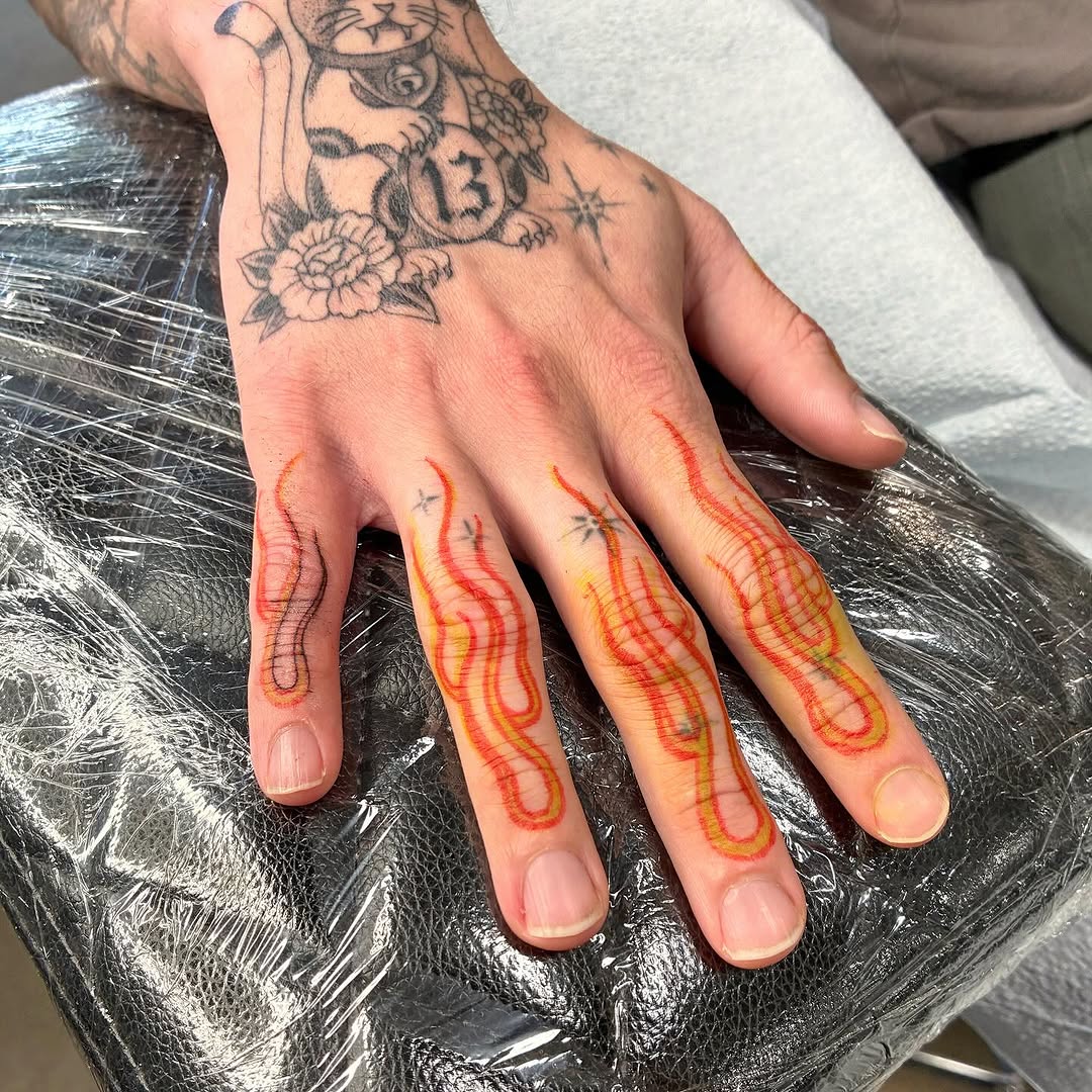 Tattoo by @tiyannagarlic — fine_line, trash_polka