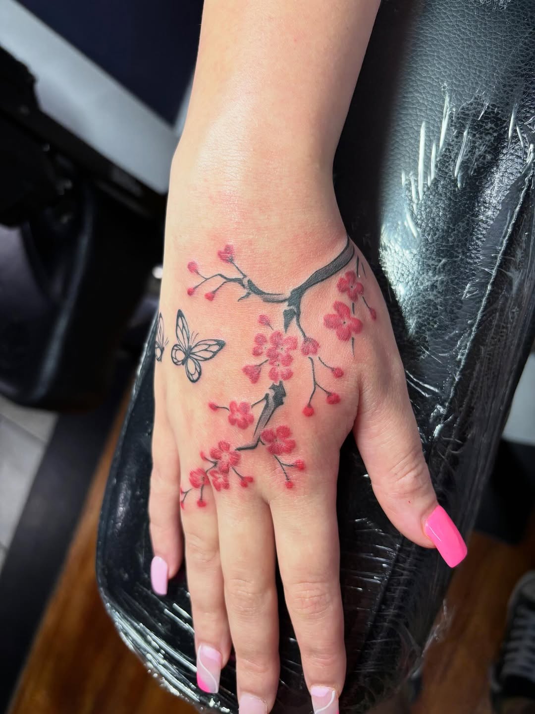 Tattoo by @siv.tattoos โ fine_line, illustrative
