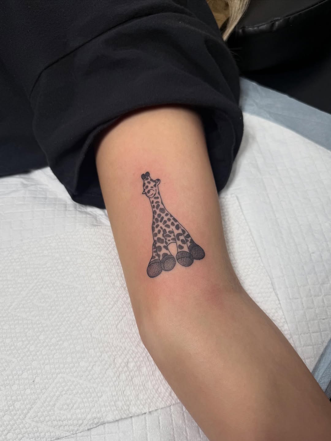 Tattoo by @jojoinkk โ black_and_grey