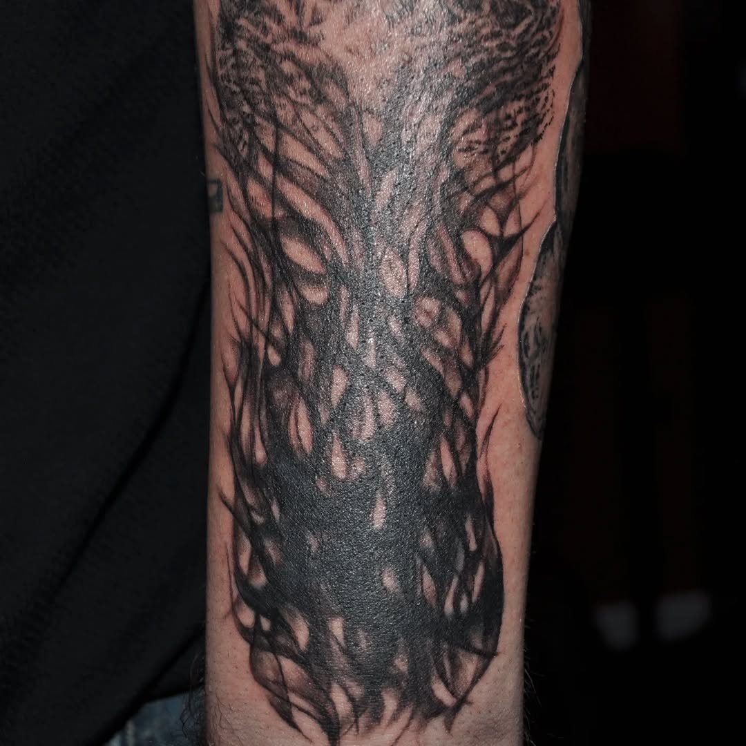 Tattoo by @bek_artz — blackwork