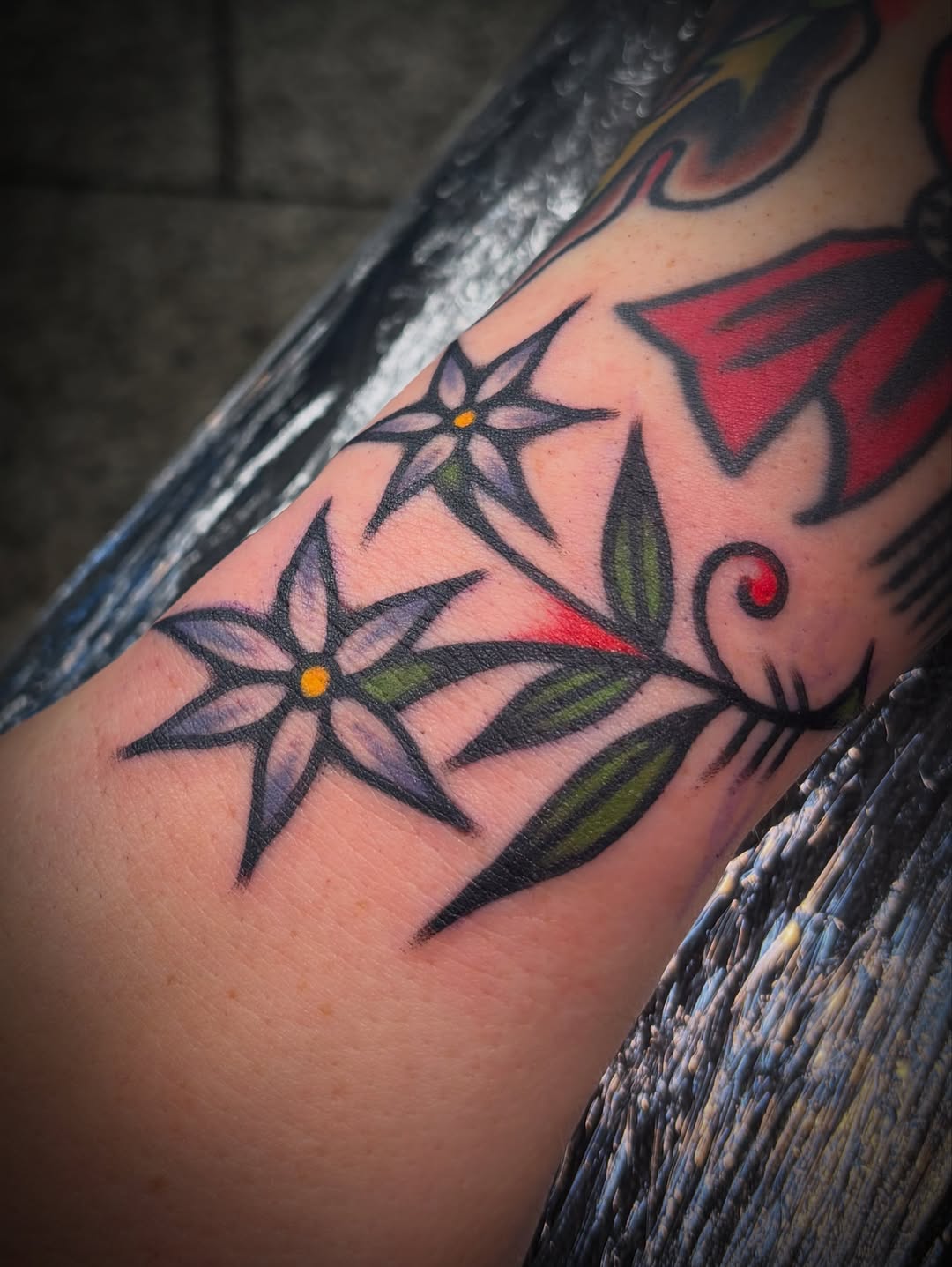 Tattoo by @deyatattoo — american_traditional, illustrative