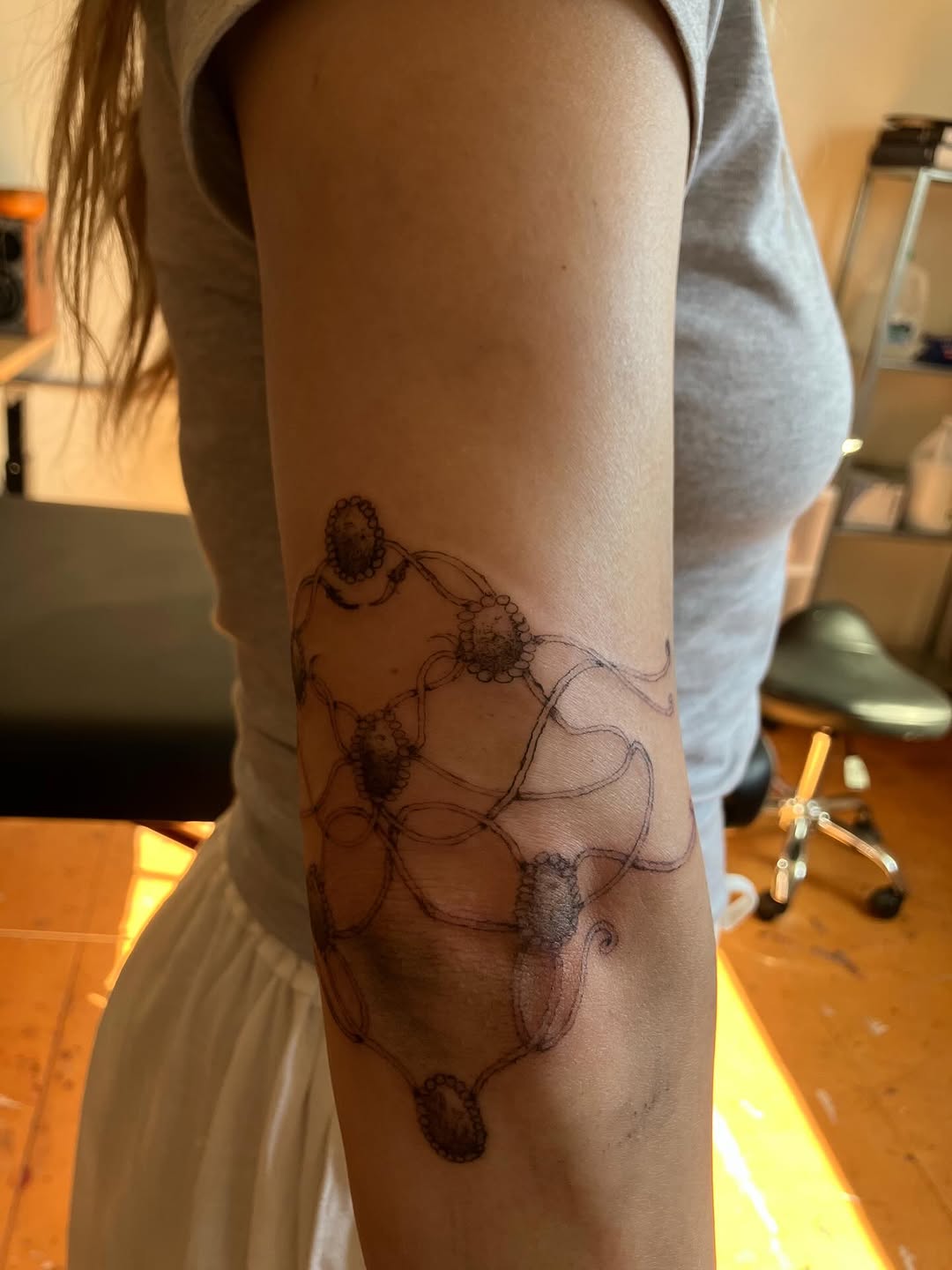 Tattoo by @sashkaciubara — fine_line, ornamental