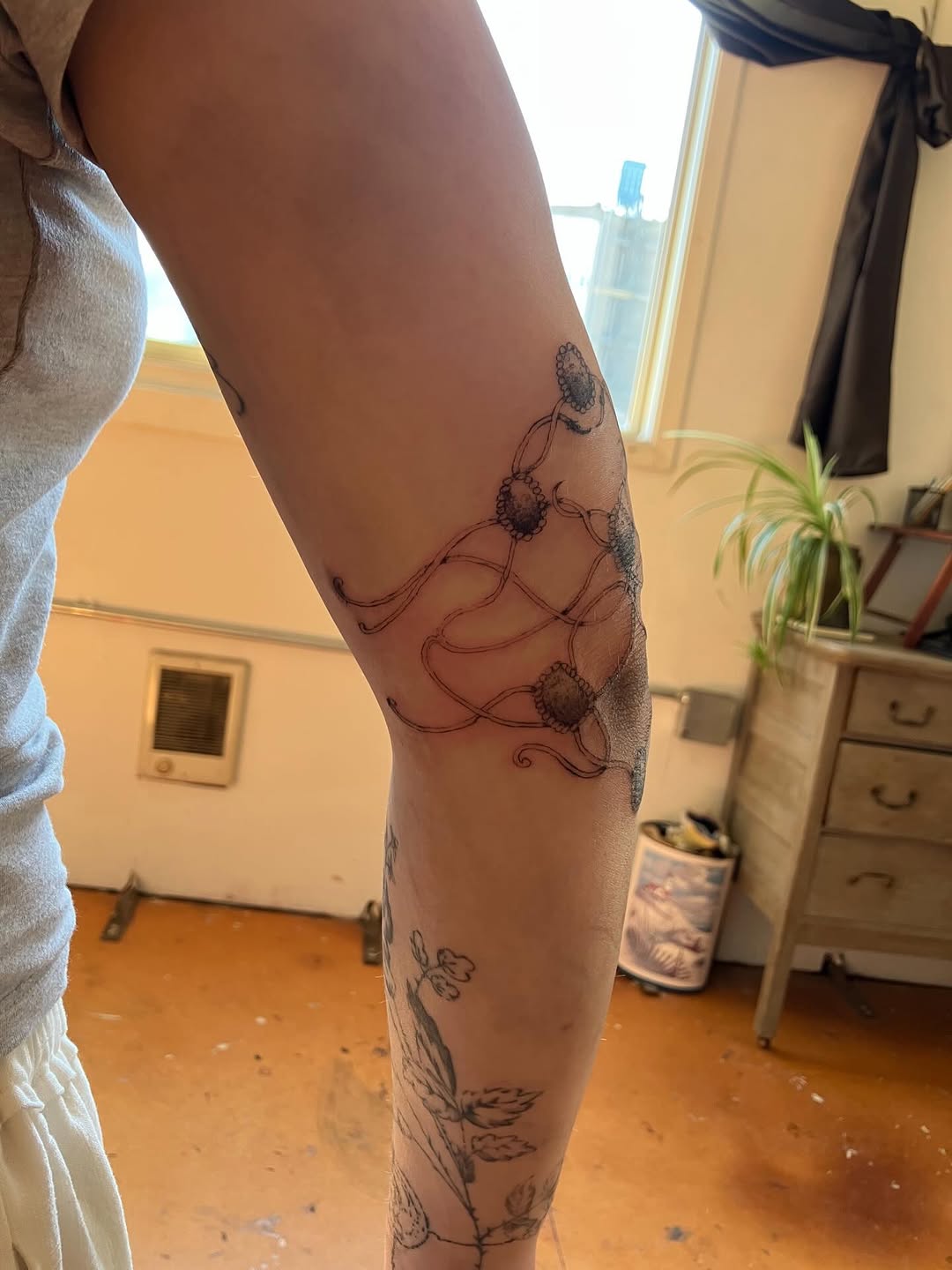 Tattoo by @sashkaciubara — fine_line