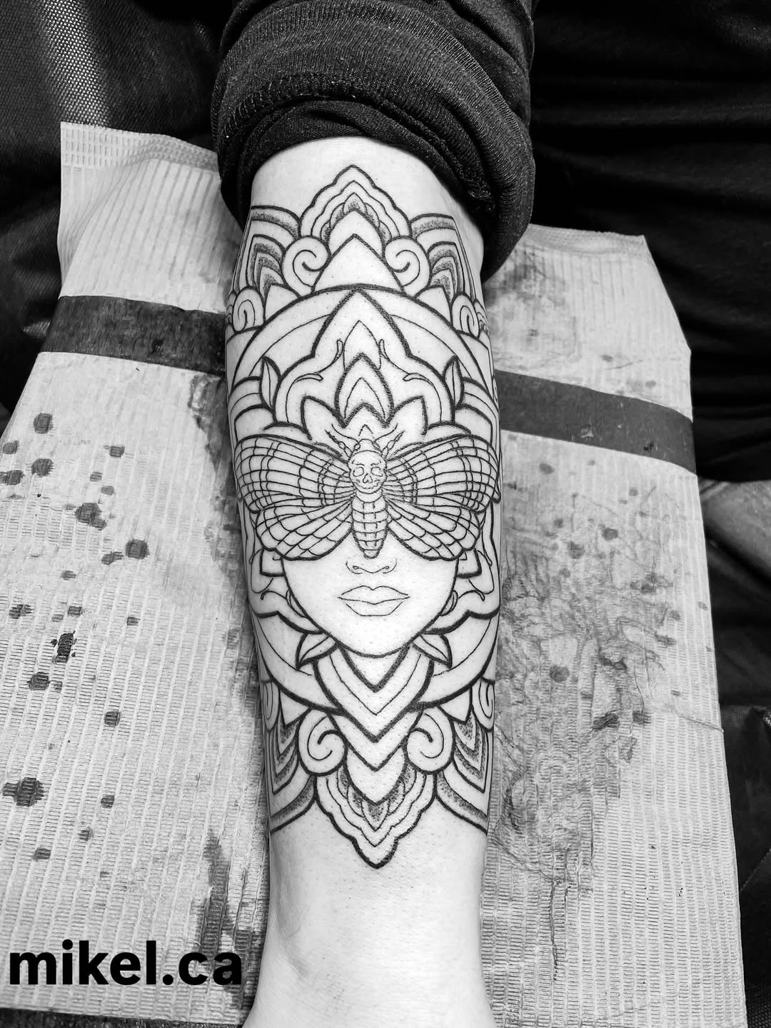Tattoo by @mikel_tattoosangha — illustrative, geometric