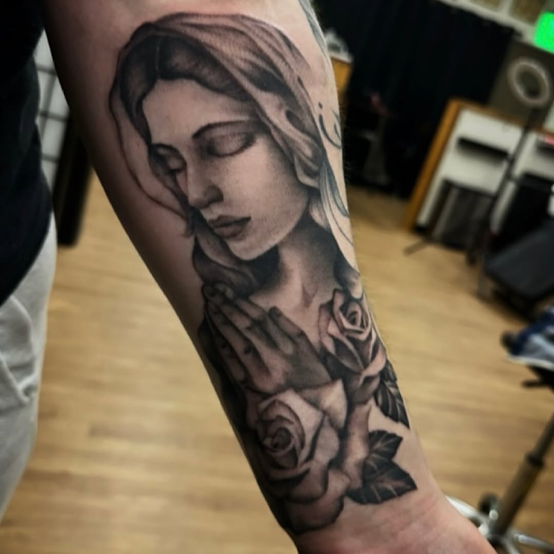 Tattoo by @hollee.ink — black_and_grey, realism