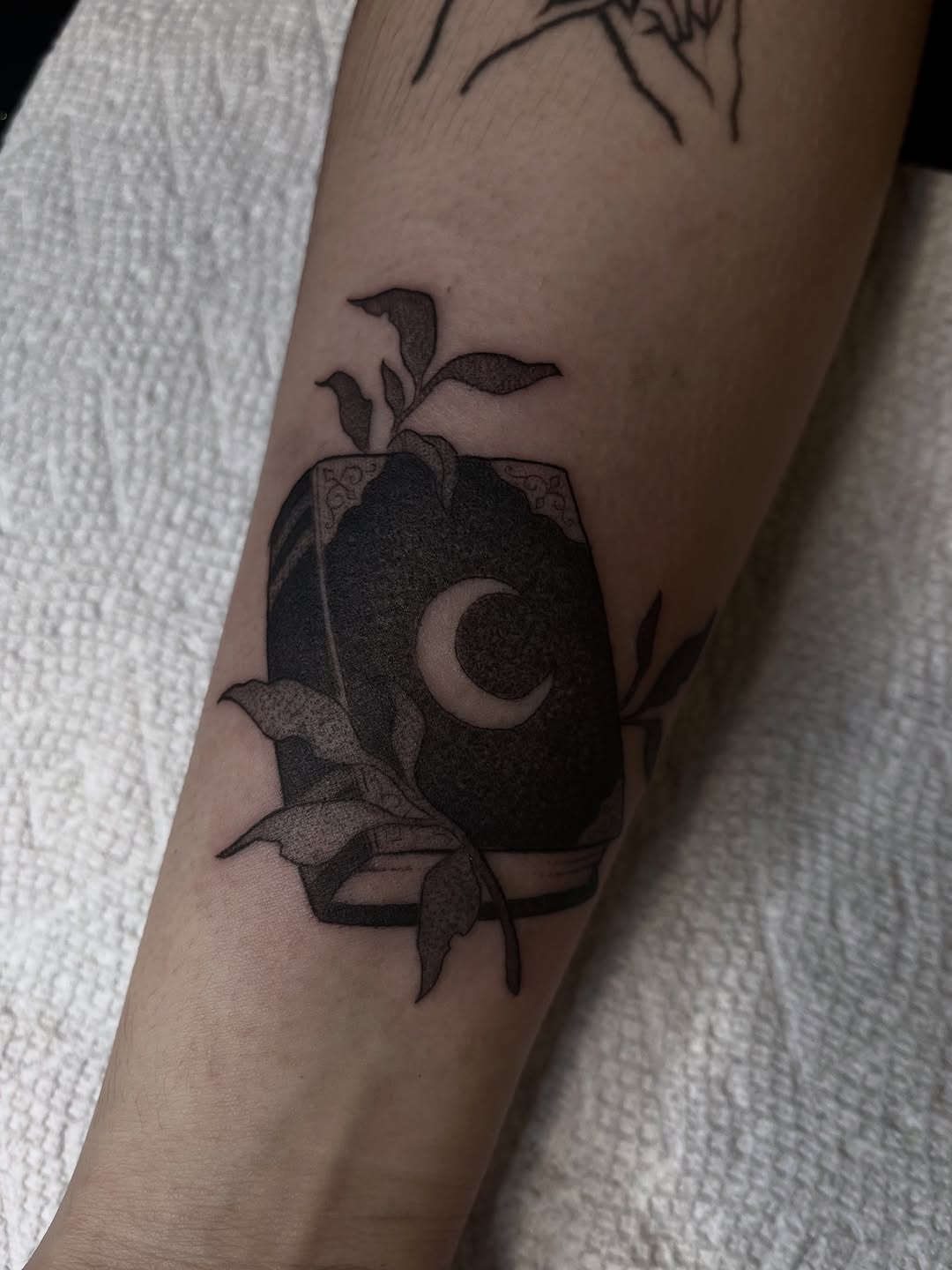 Tattoo by @vicentetattoos β black_and_grey, dotwork