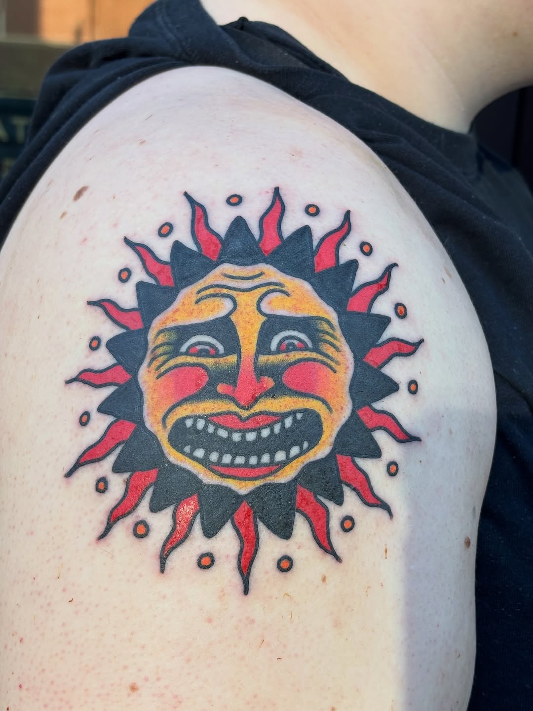 Tattoo by @fracas_tattoo โ american_traditional, illustrative