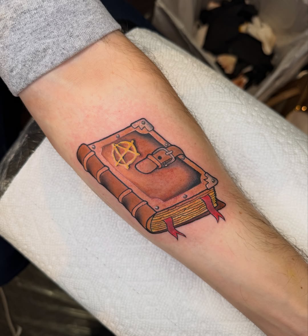 Tattoo by @lyndzetattoos — new_school