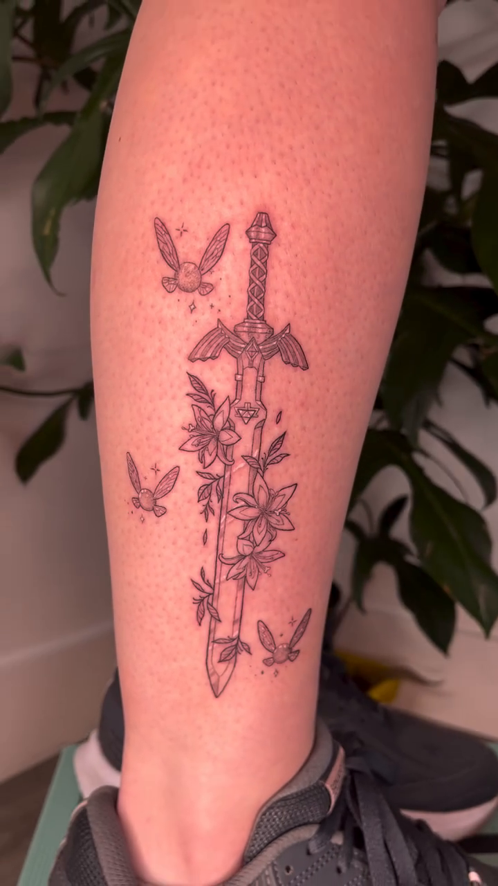 Tattoo by @peachdoestattoos โ illustrative, fine_line