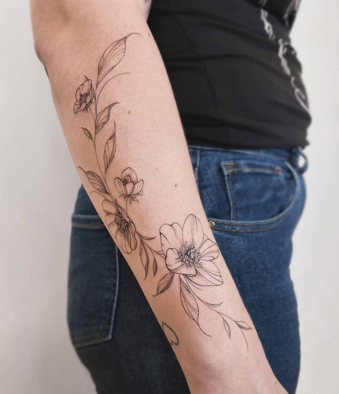 Tattoo by @hellymarch_tattoo โ fine_line
