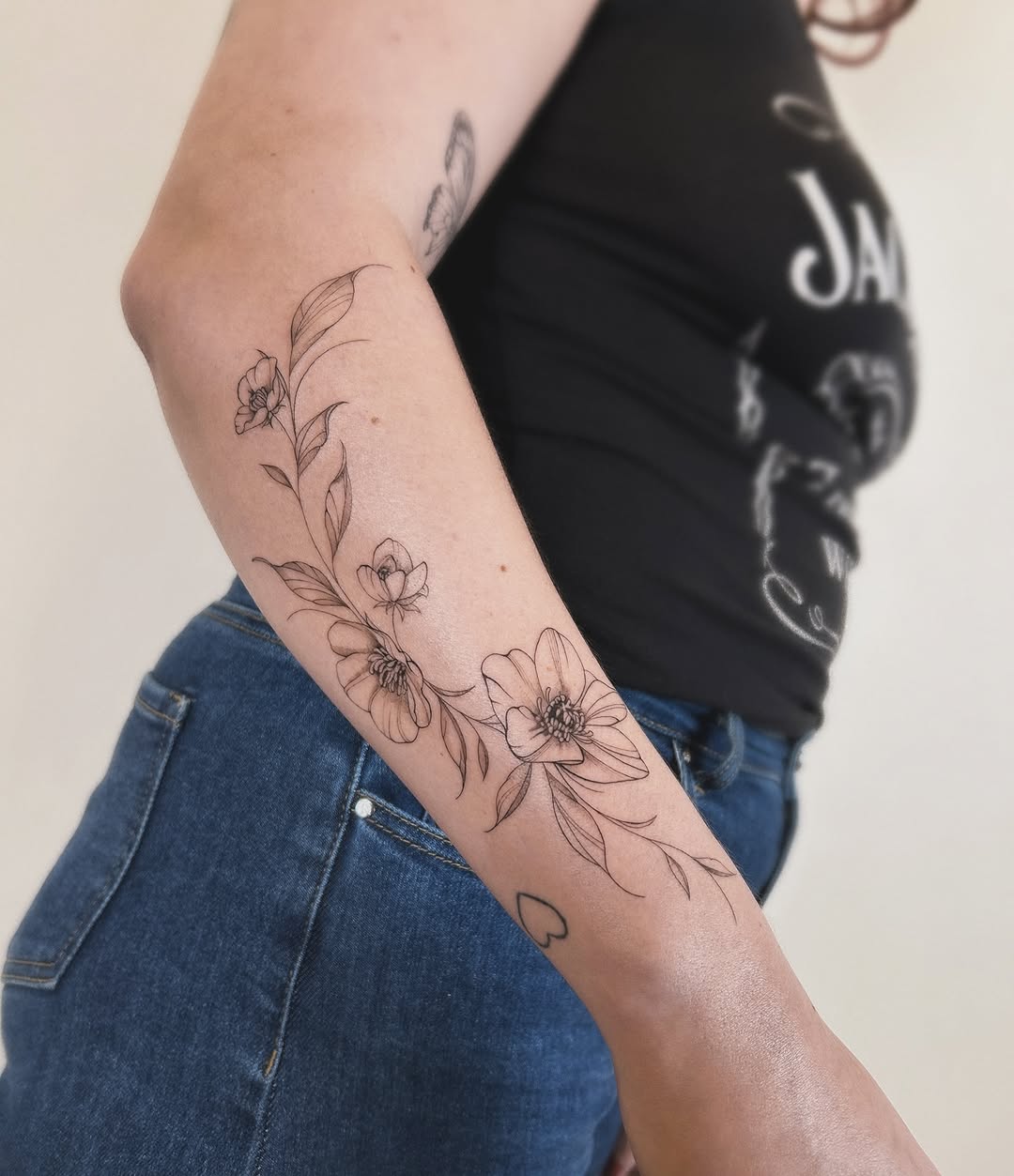 Tattoo by @hellymarch_tattoo โ fine_line