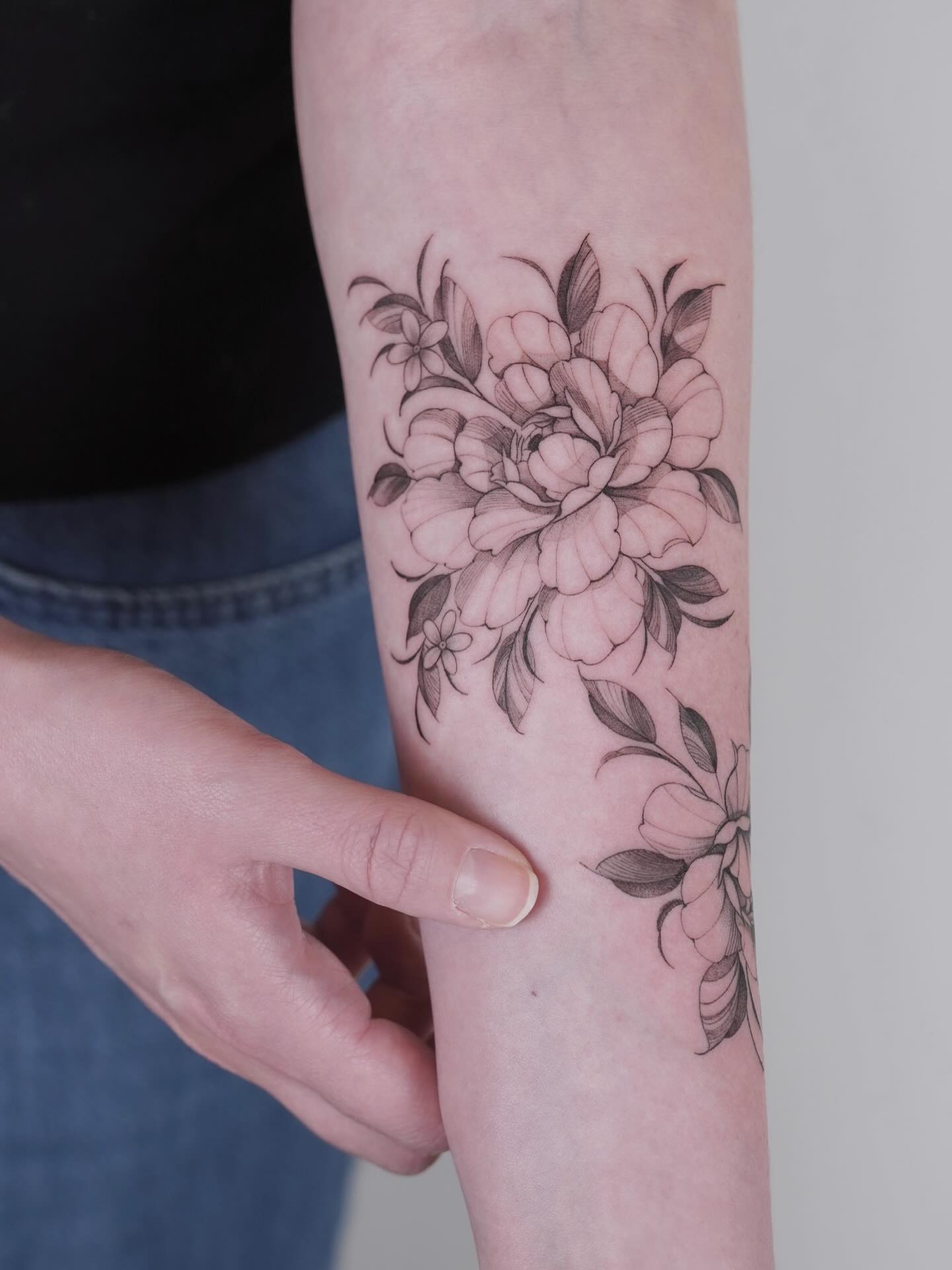 Tattoo by @julsietattoos — fine_line, black_and_grey