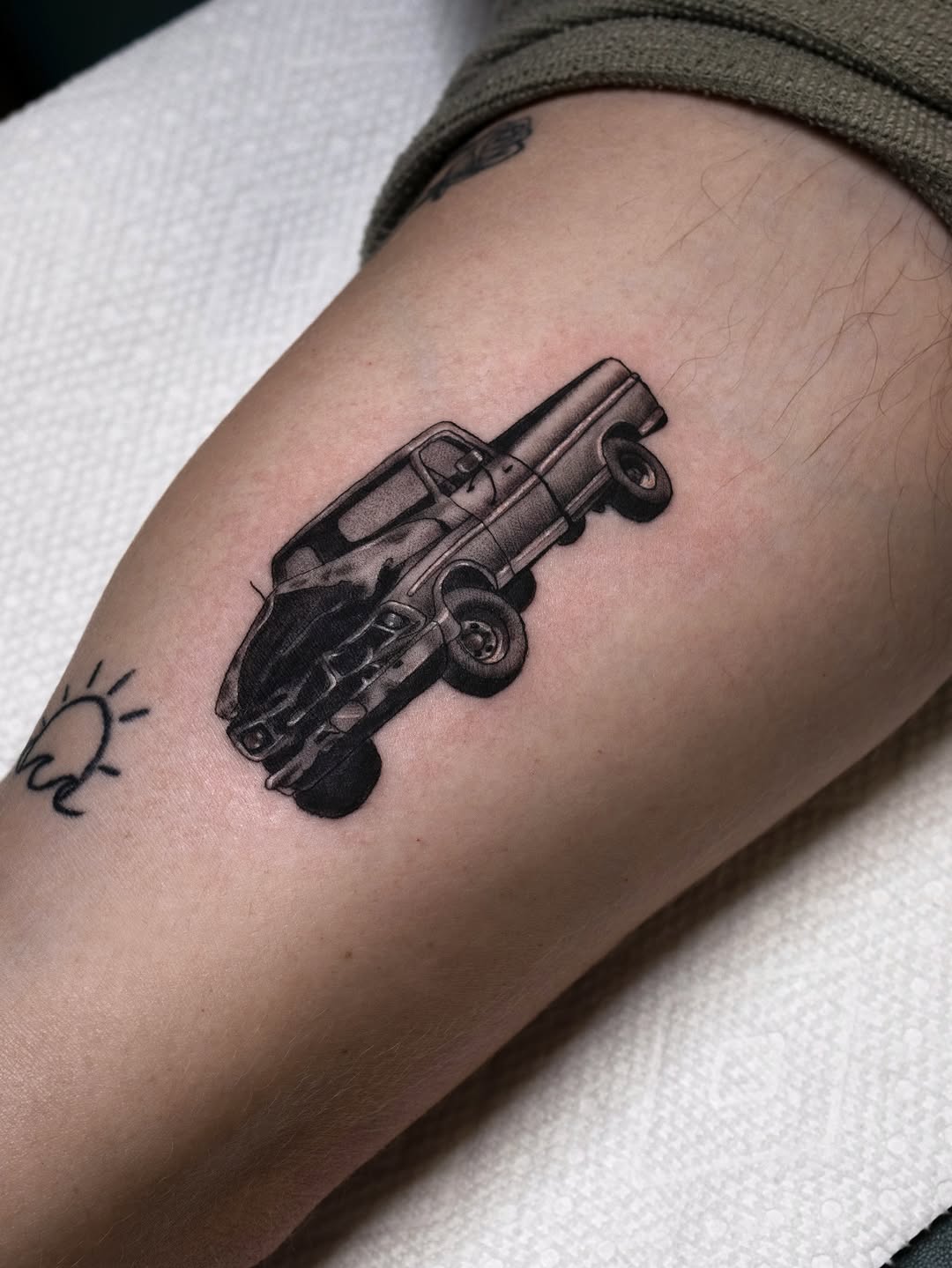 Tattoo by @blakeowenstattoos โ realism, black_and_grey