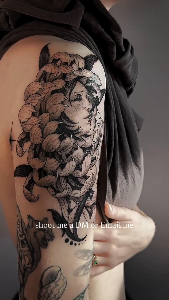 Tattoo by @tattoos.bydahlia โ blackwork