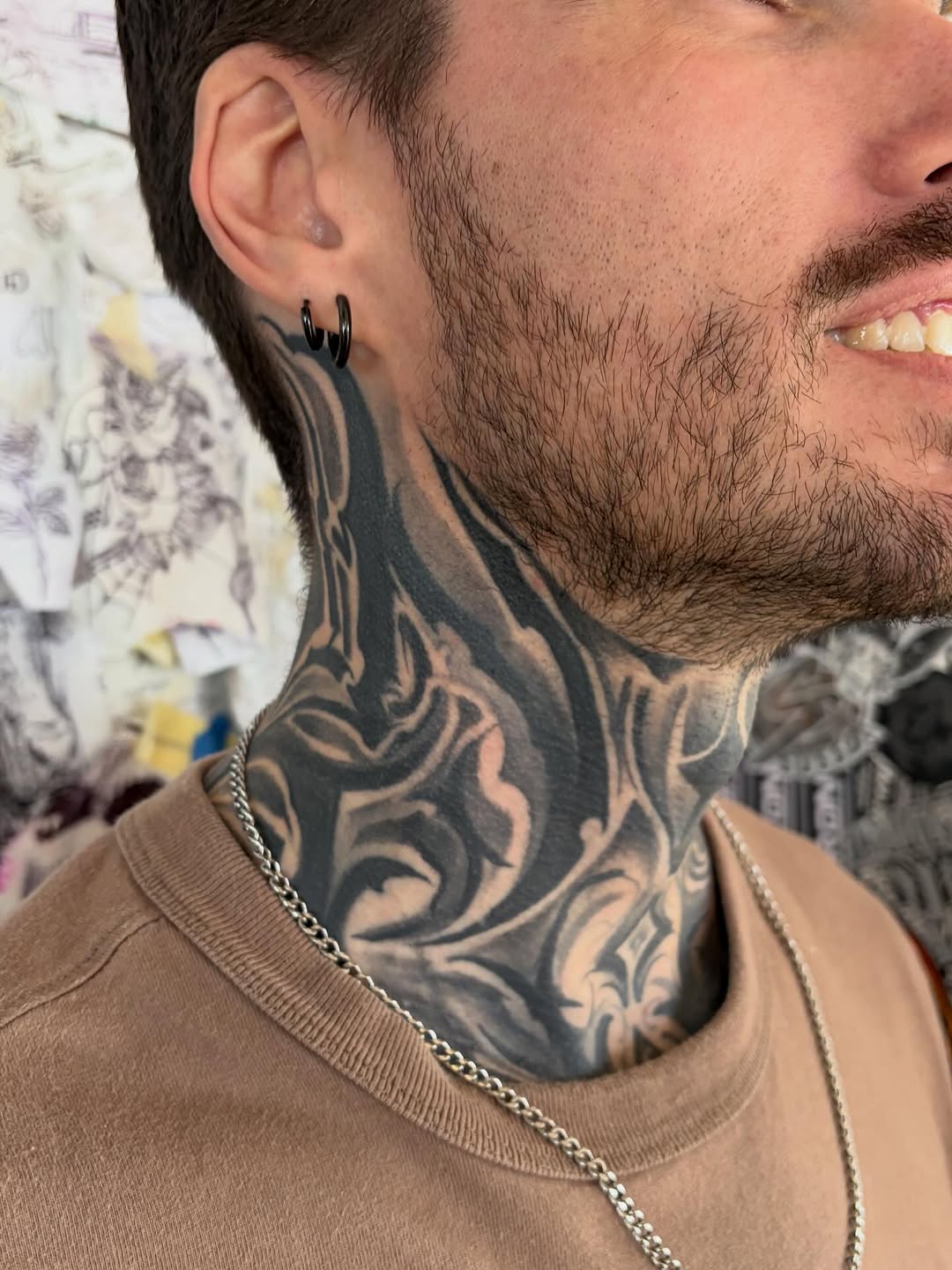 Tattoo by @italoholietattoo — blackwork