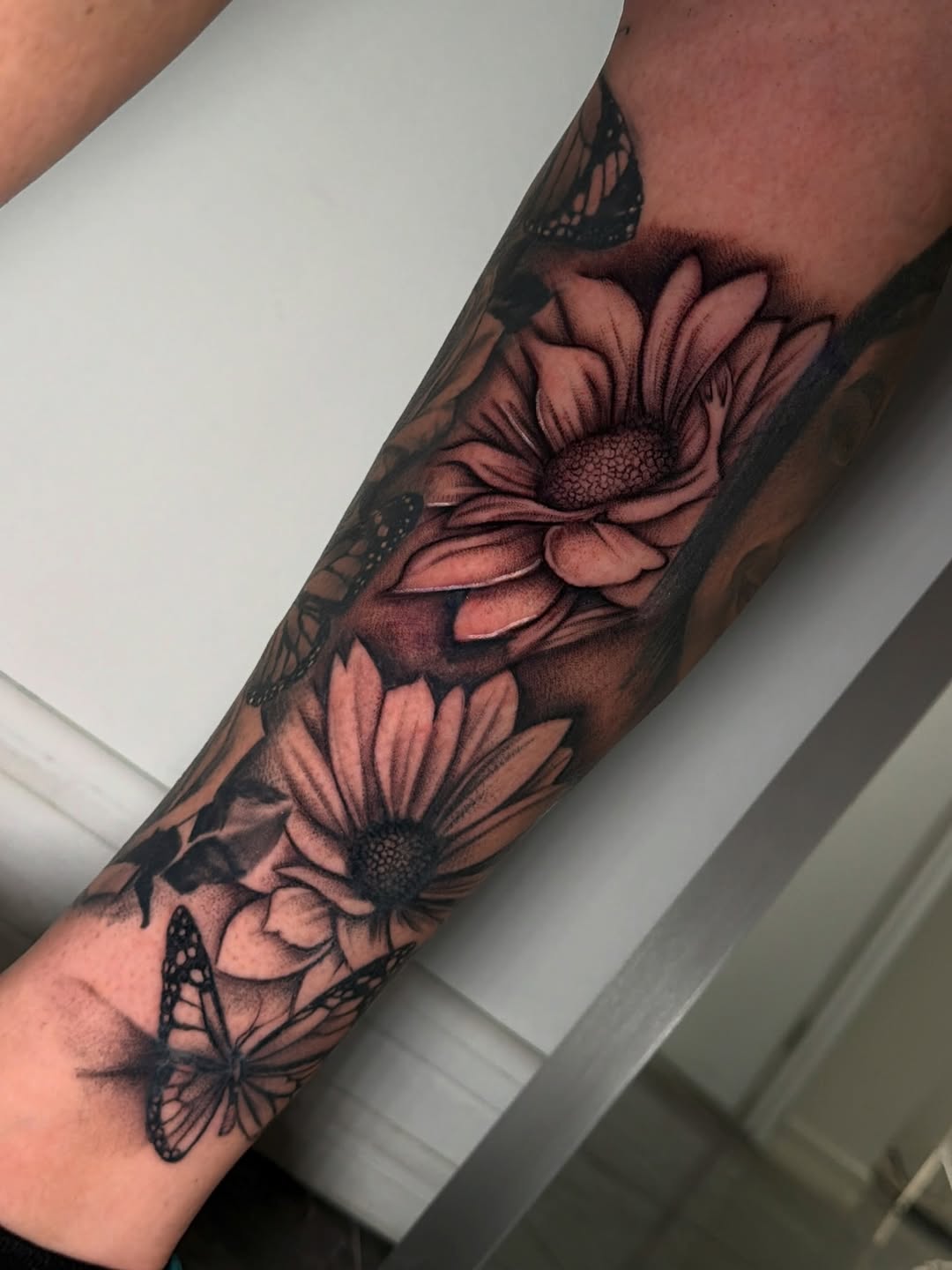 Tattoo by @moni.ca_tattoos โ black_and_grey, realism