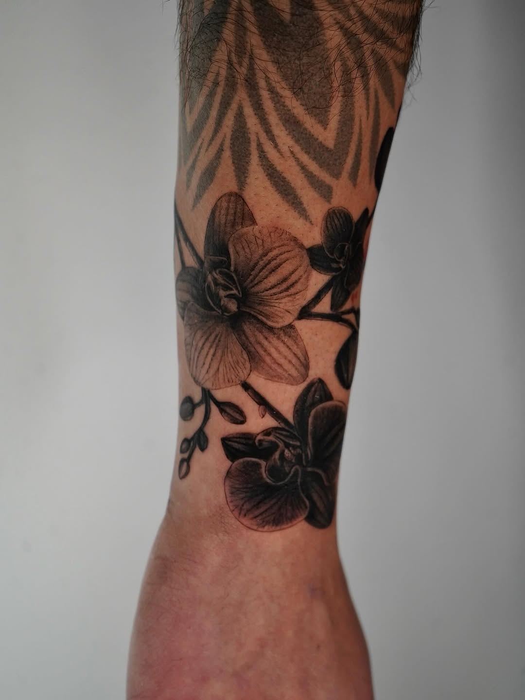 Tattoo by @ninnalopesart — realism, black_and_grey