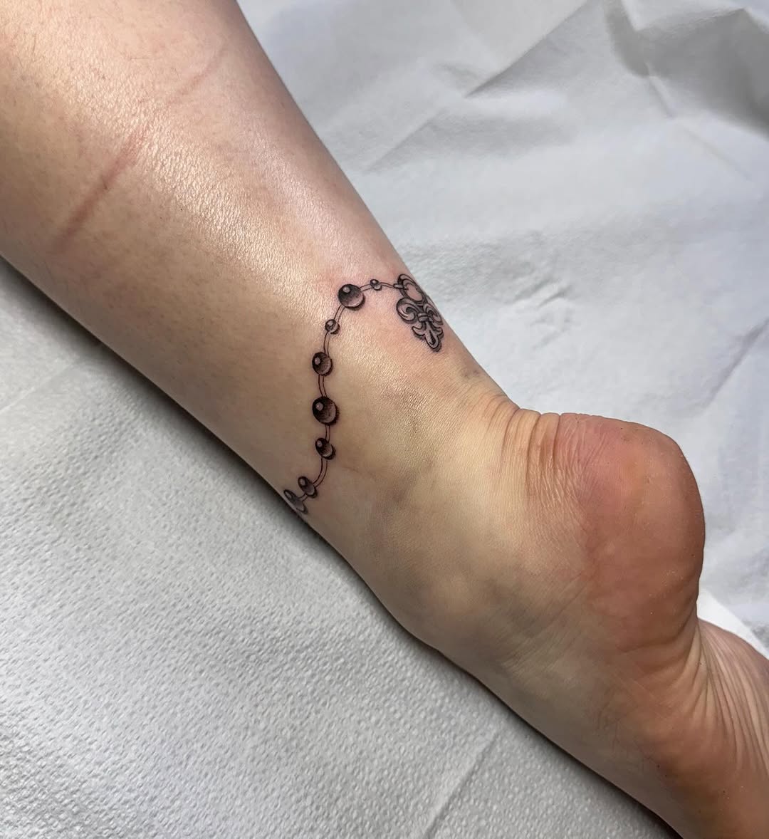Tattoo by @alyssavart — fine_line