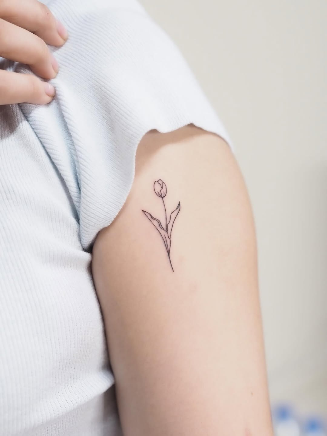 Tattoo by @arinyatatt.2 — fine_line