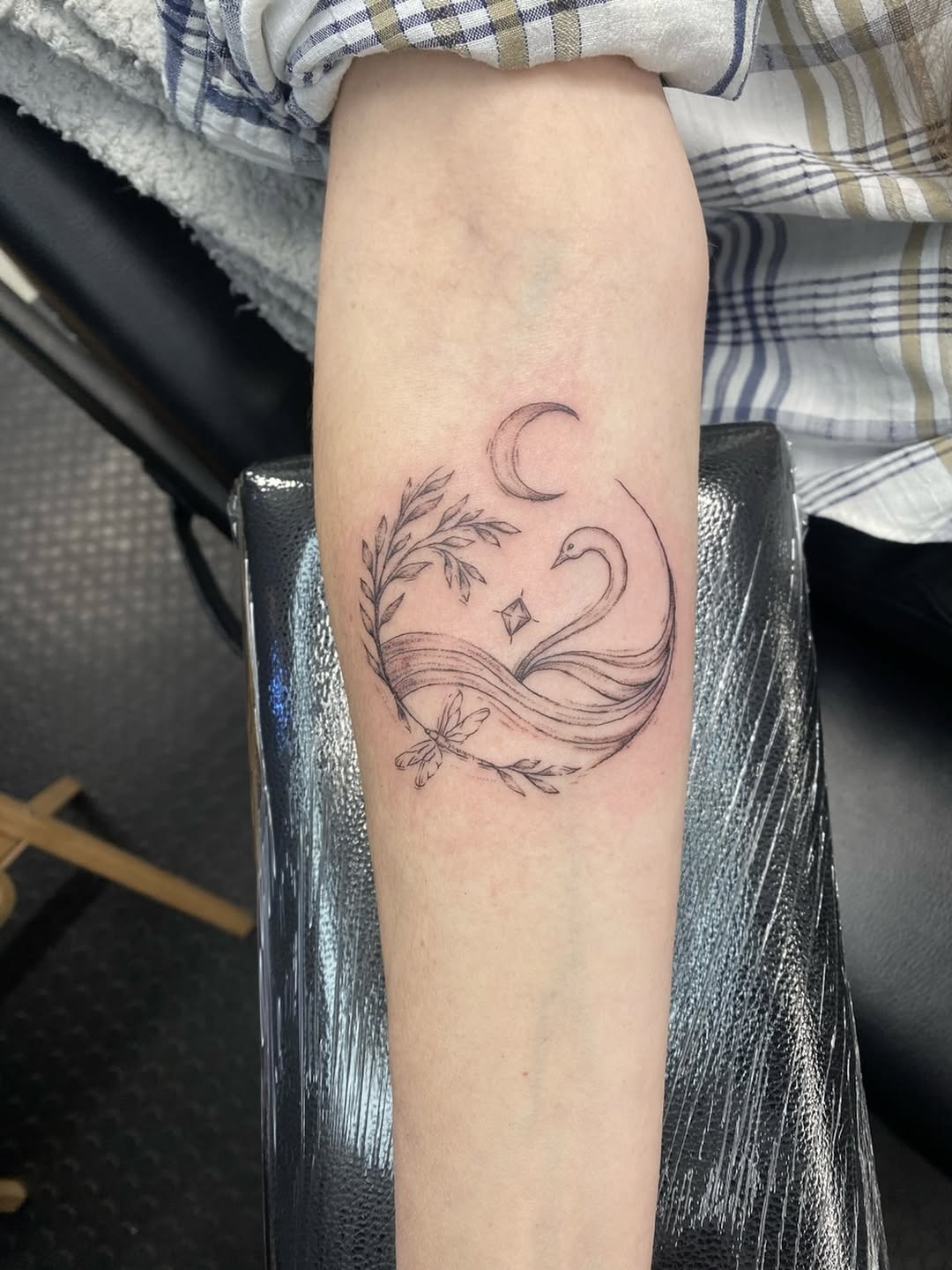 Tattoo by @mozzarellena_tattoos โ fine_line