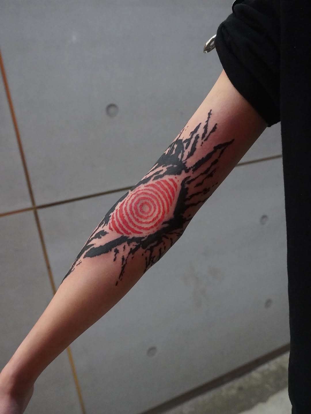 Tattoo by @mung_tattoo — blackwork, geometric