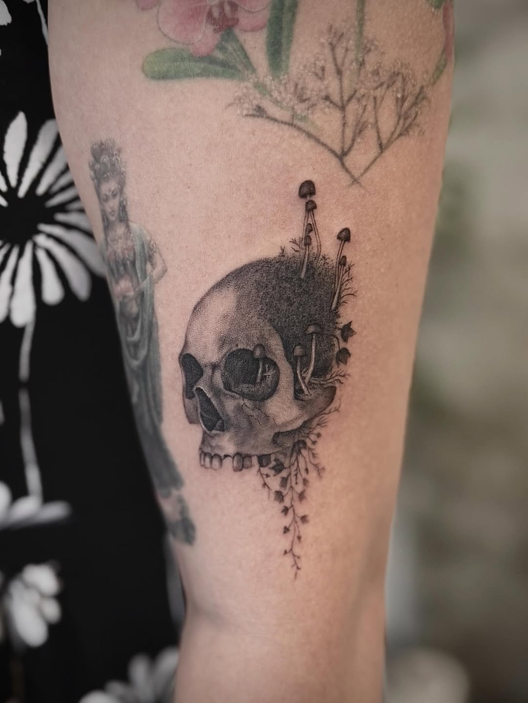 Tattoo by @janetatt.co — black_and_grey, realism