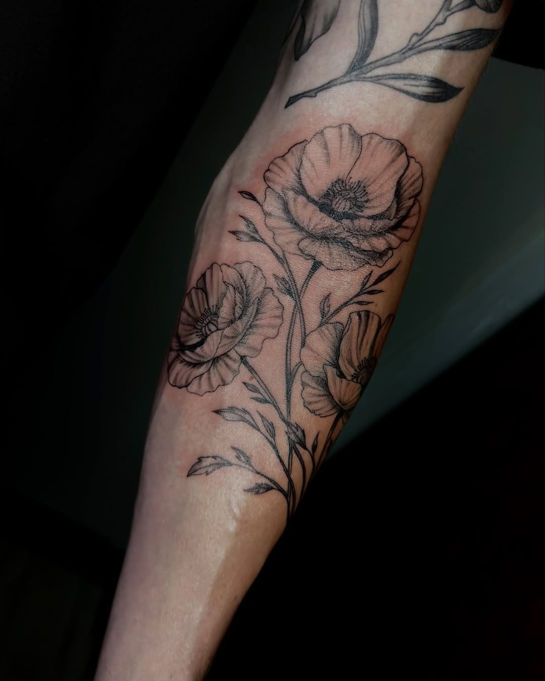 Tattoo by @mamagiatattoos โ black_and_grey