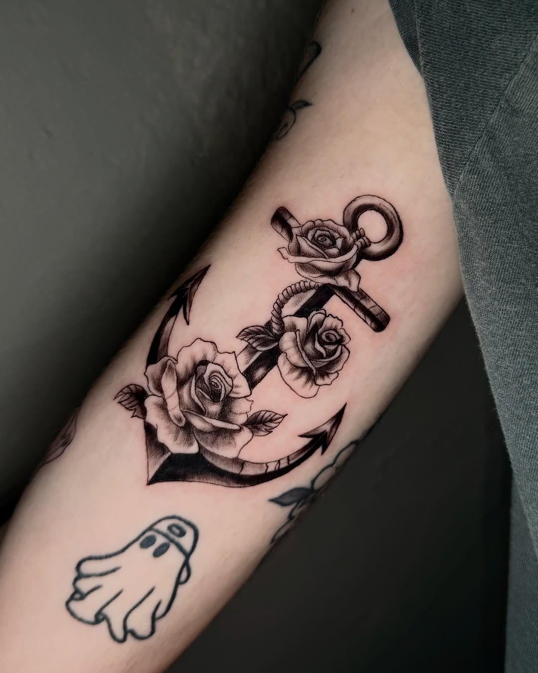 Tattoo by @mamagiatattoos โ black_and_grey