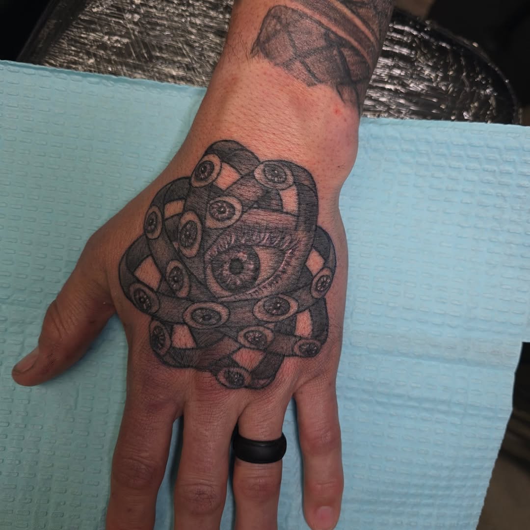 Tattoo by @karencaintattoos — blackwork